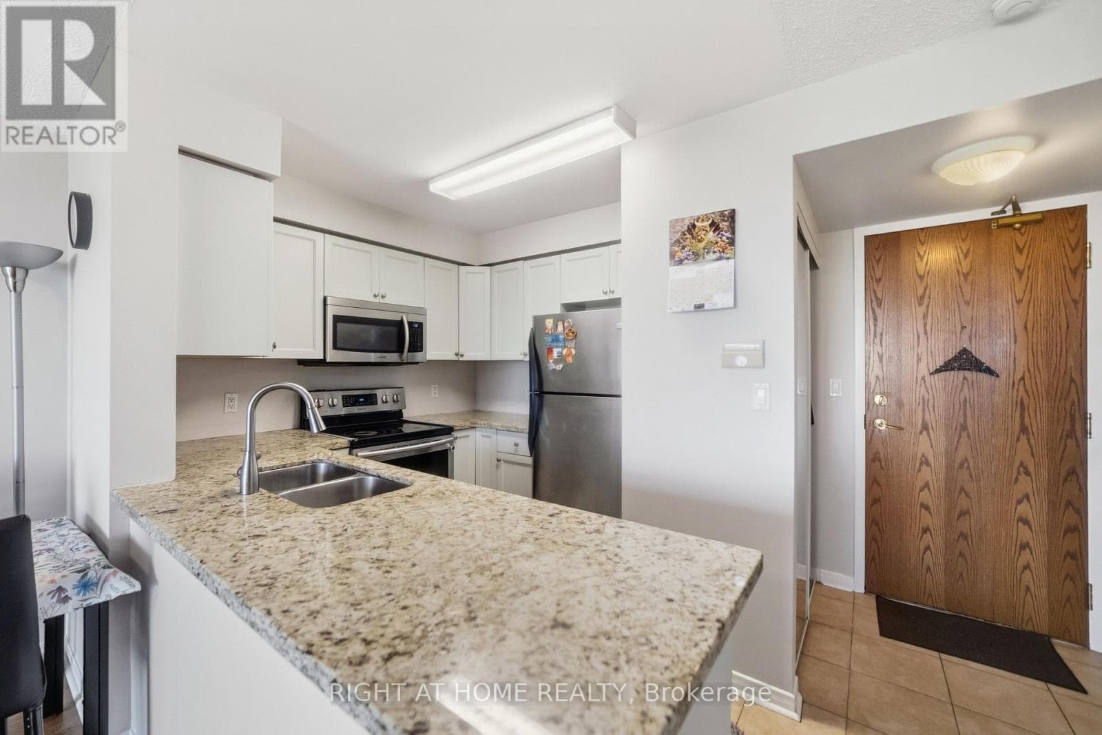 607 - 4879 KIMBERMOUNT AVENUE, Toronto — photo 4