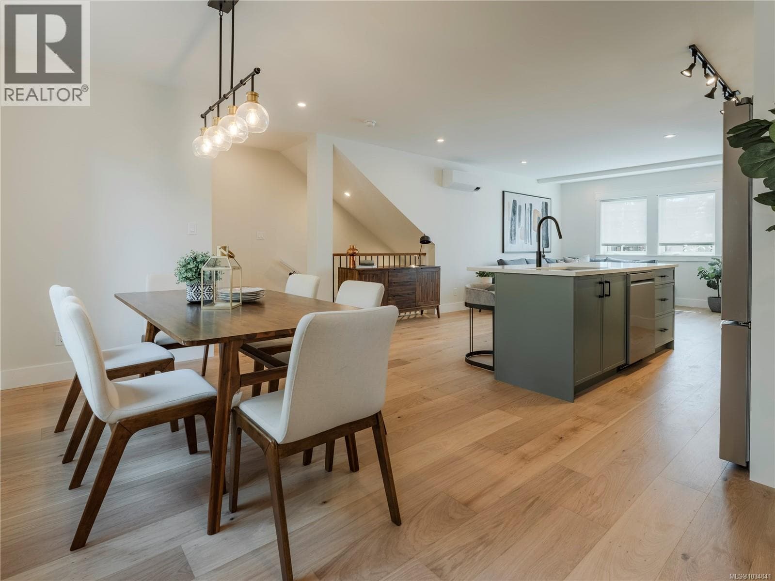 4 1830 Allenby St, Victoria — photo 4