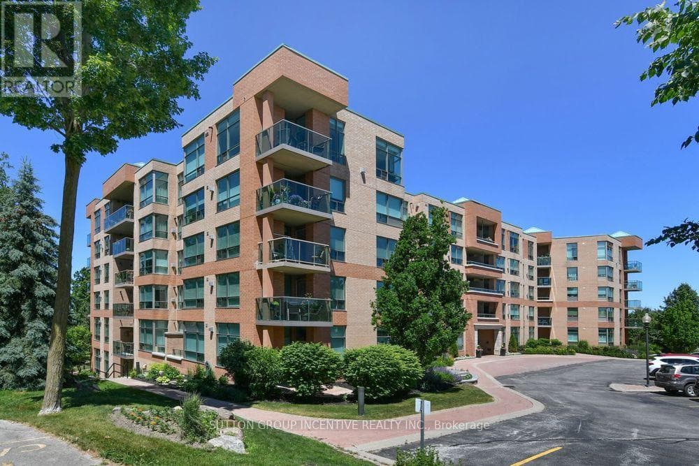 502 - 4 BRIAR HILL HEIGHTS, Toronto — photo 2