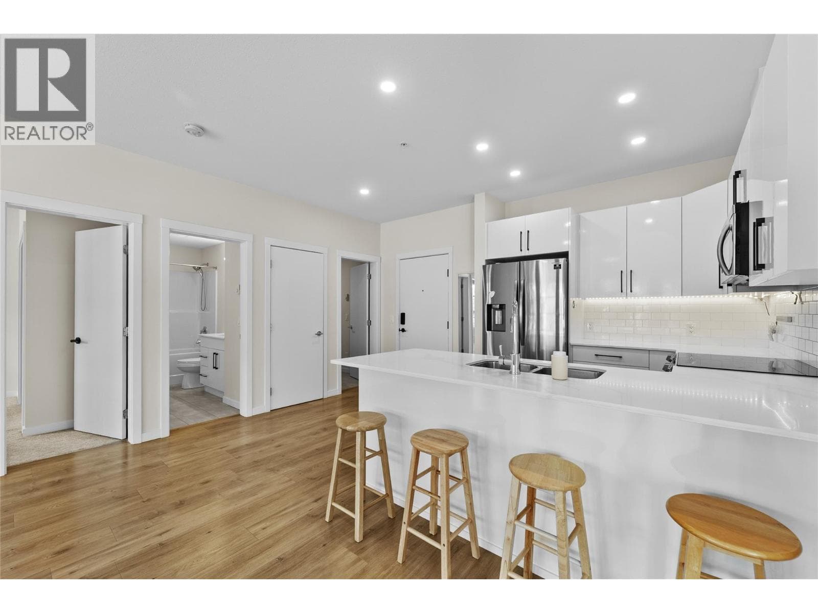 1880 Hugh Allan Drive Unit# 309, Interior REALTORS® — photo 3