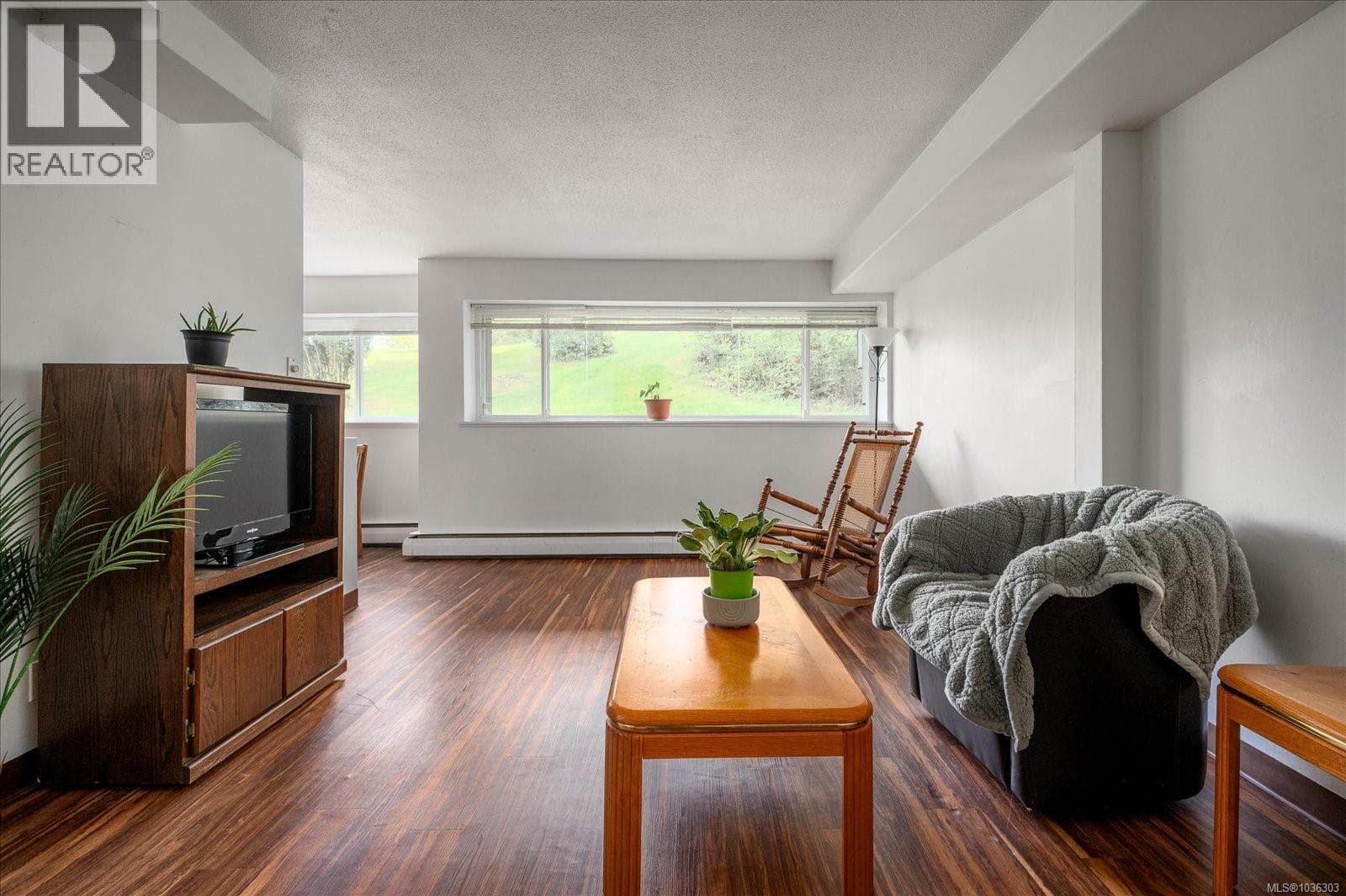 5104 999 bowen Rd in Harewood
