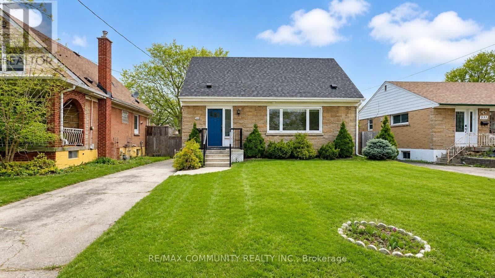 386 WHITNEY AVENUE, Toronto — photo 2