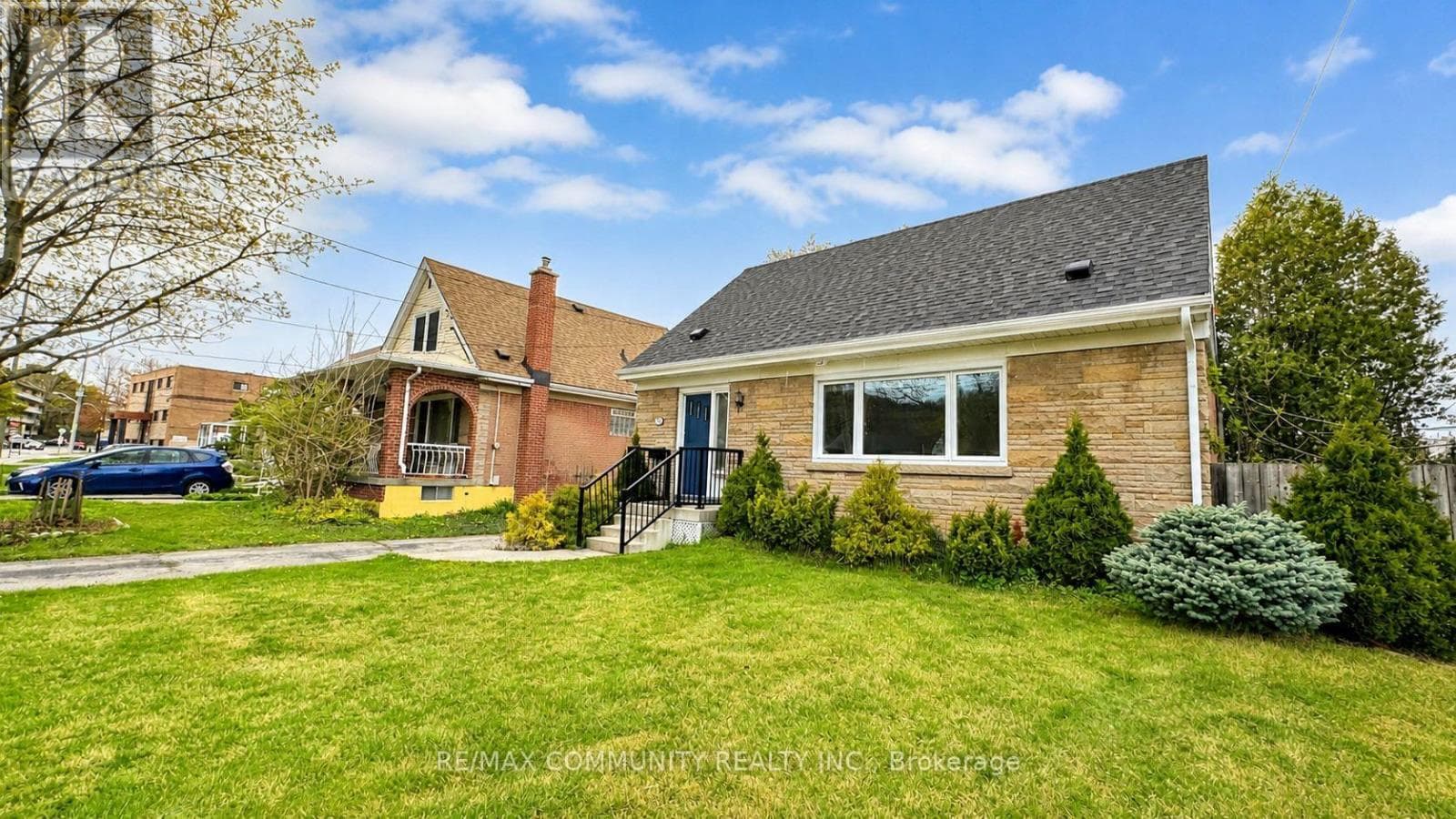 386 WHITNEY AVENUE, Toronto — photo 3