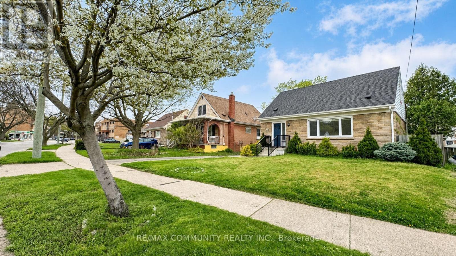 386 WHITNEY AVENUE, Toronto — photo 4