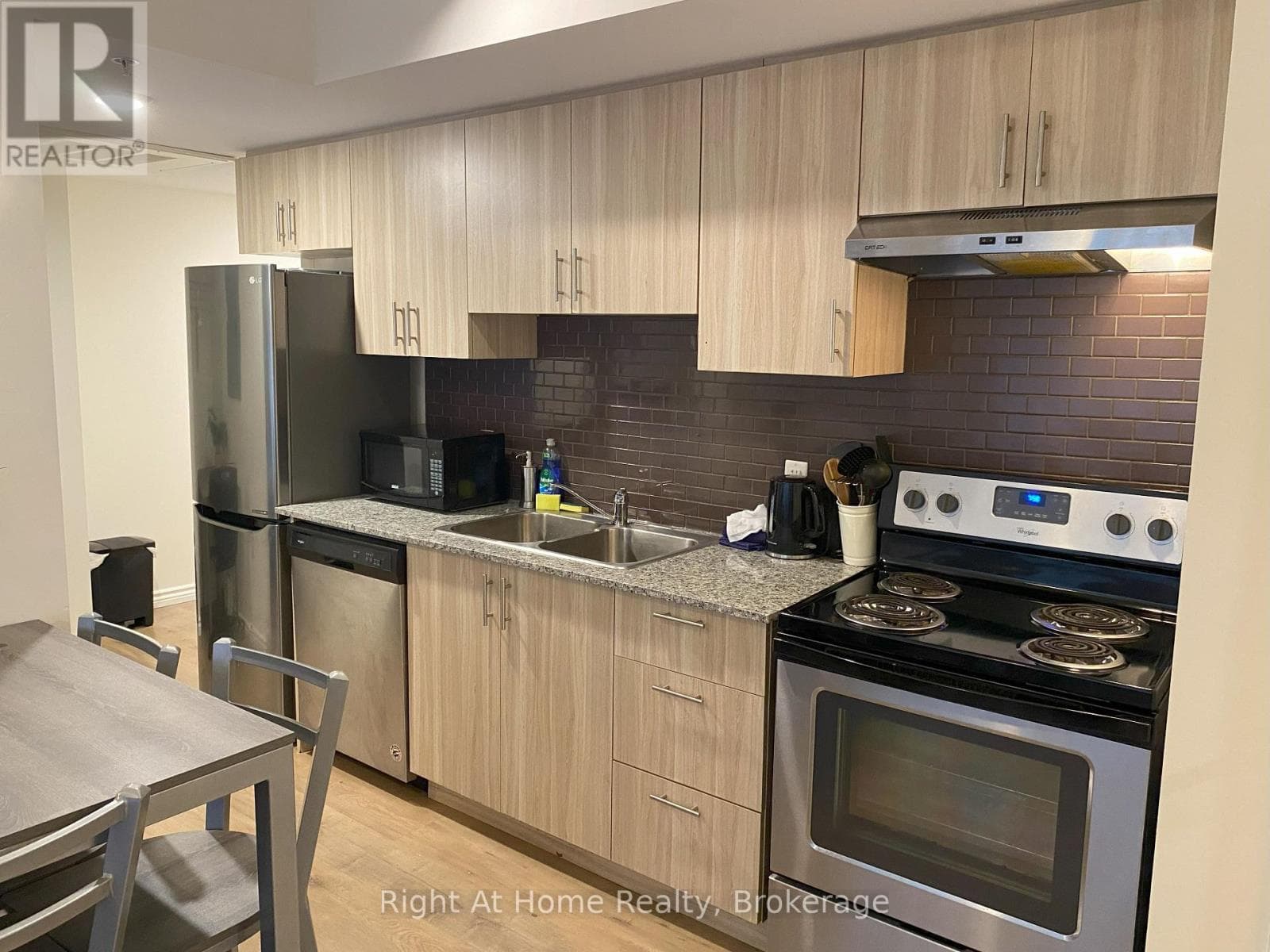 G204 - 275 LARCH STREET, Oakville-Milton — photo 3