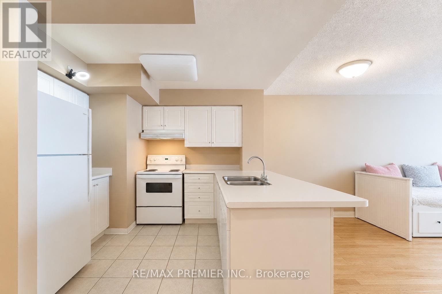504 - 19 NORTHERN HEIGHTS DRIVE, Toronto — photo 2