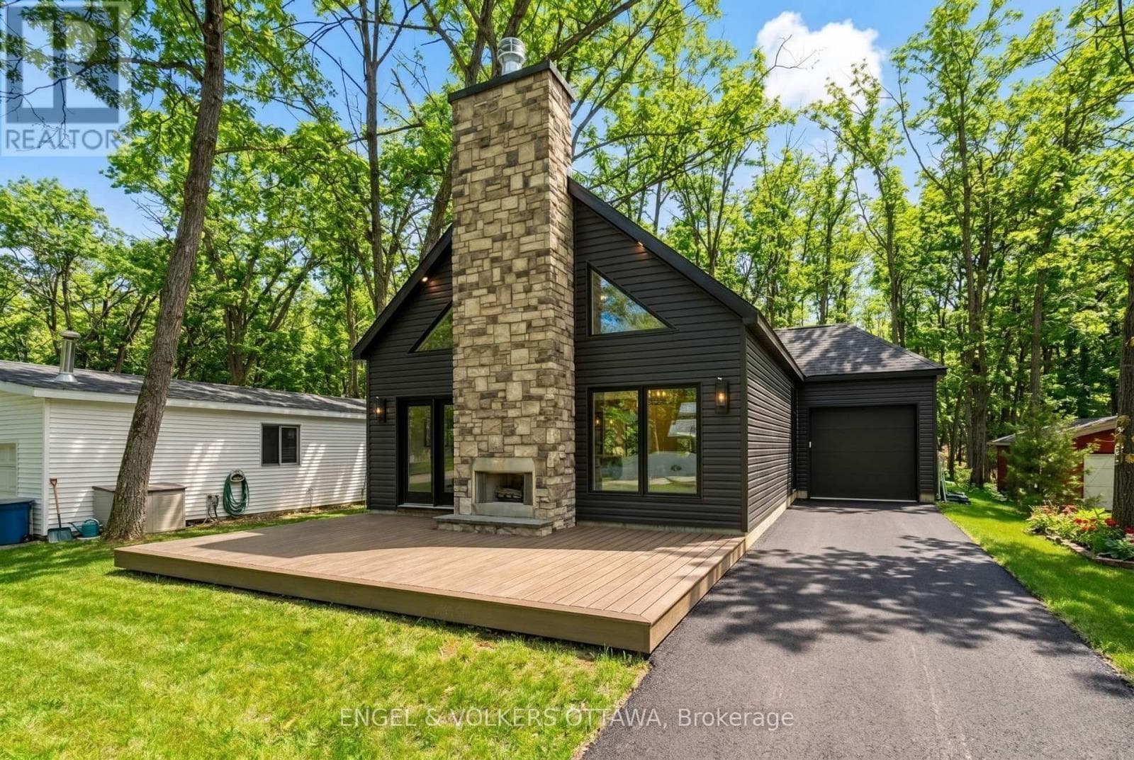 557 BAYVIEW DRIVE in CONSTANCE BAY