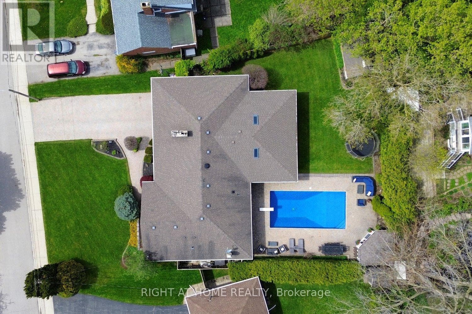 724 COURTLAND PLAZA, Toronto — photo 2