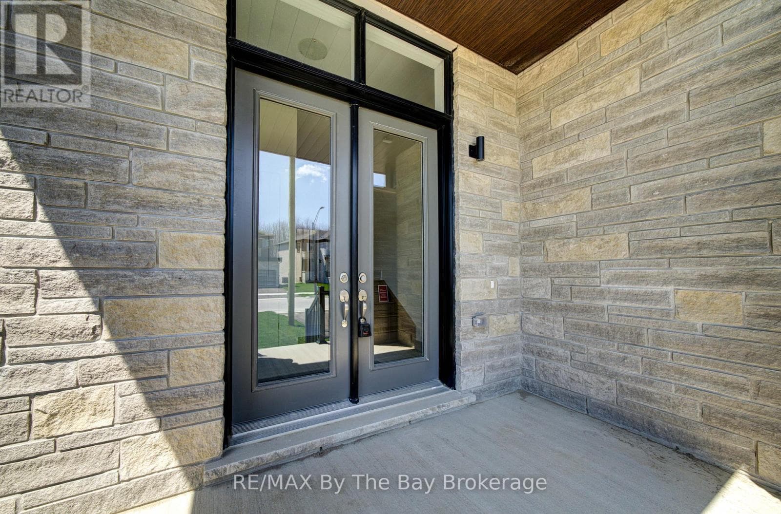 63 ROSANNE CIRCLE, OnePoint — photo 2