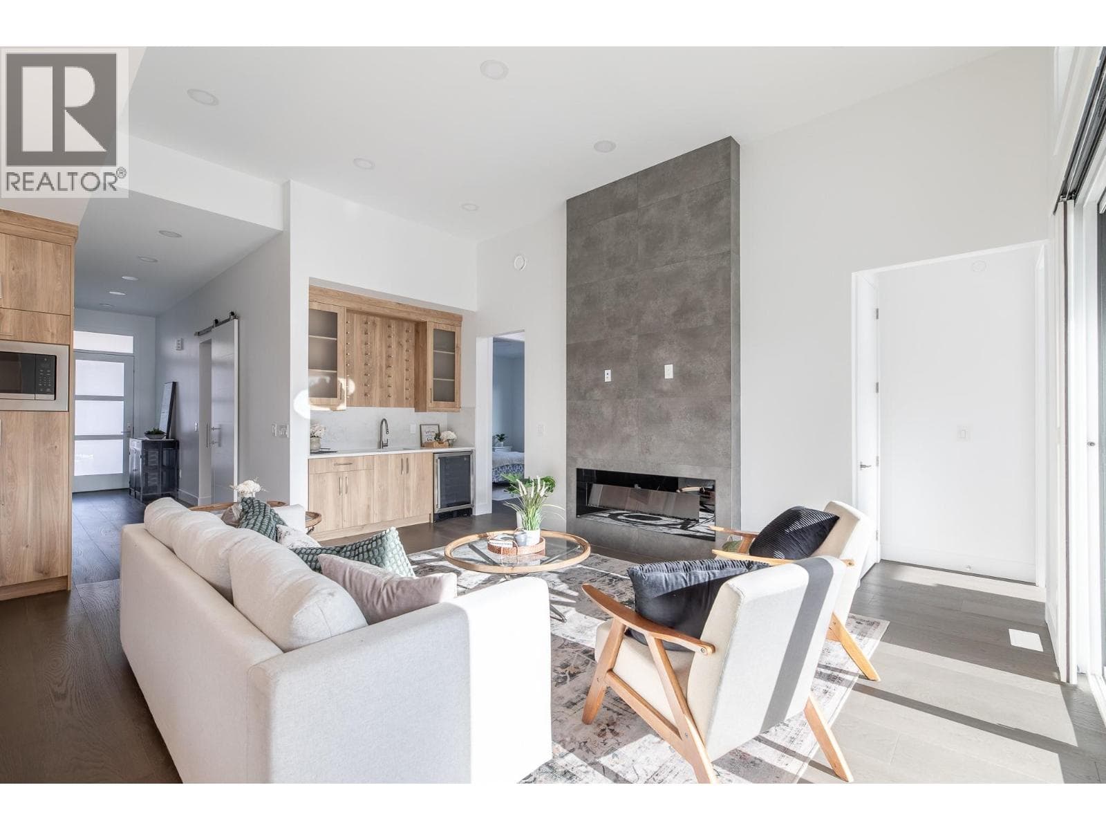 5586 NIXON ROAD, Interior REALTORS® — photo 4