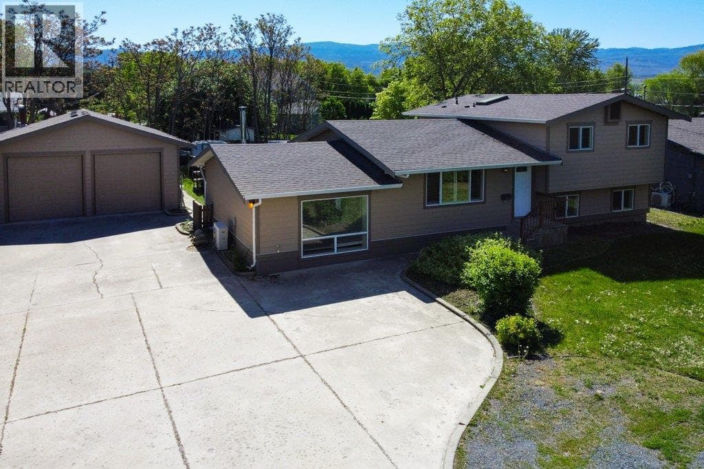 2559 BENVOULIN ROAD, Interior REALTORS® — photo 2