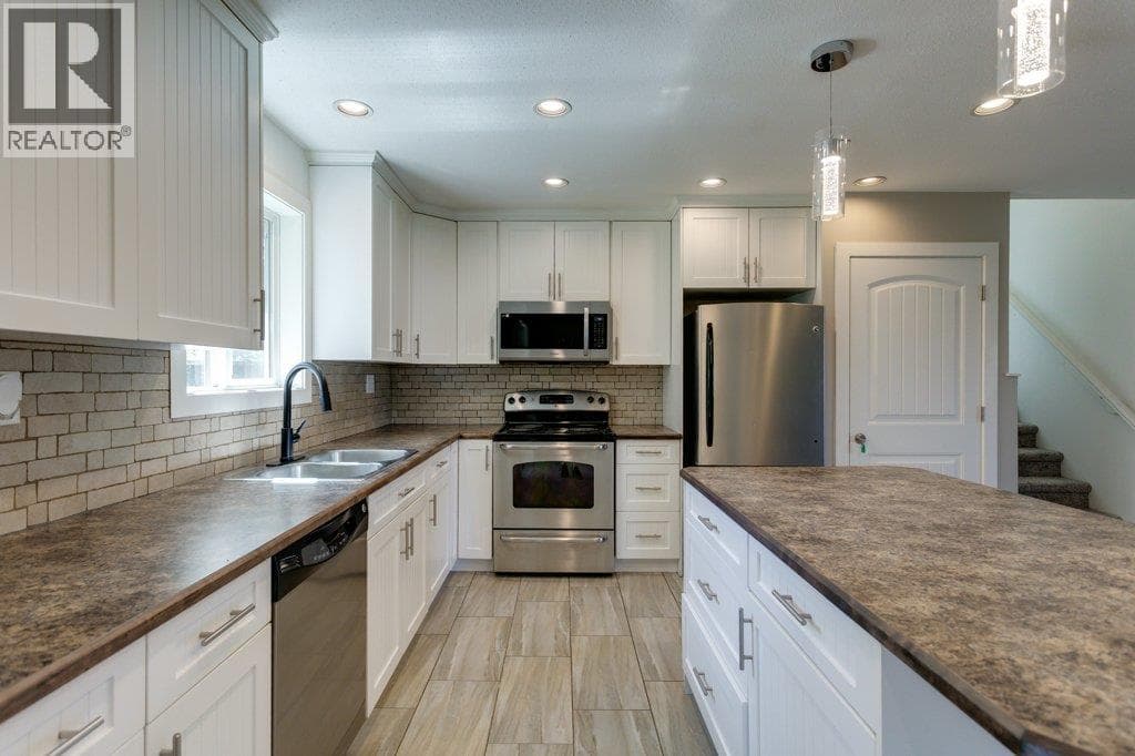 2559 BENVOULIN ROAD, Interior REALTORS® — photo 5