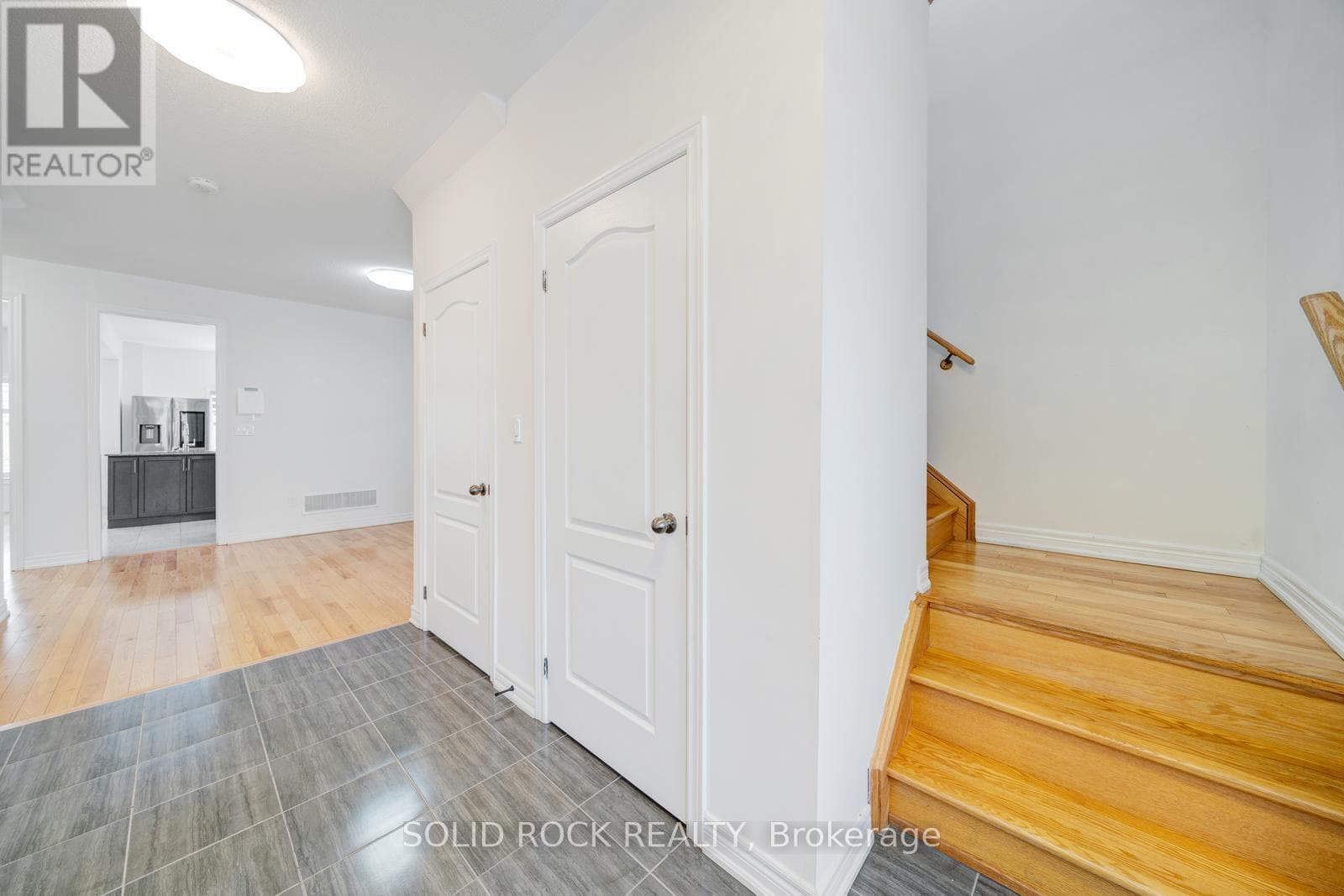 22 TAIT CRESCENT, Toronto — photo 5