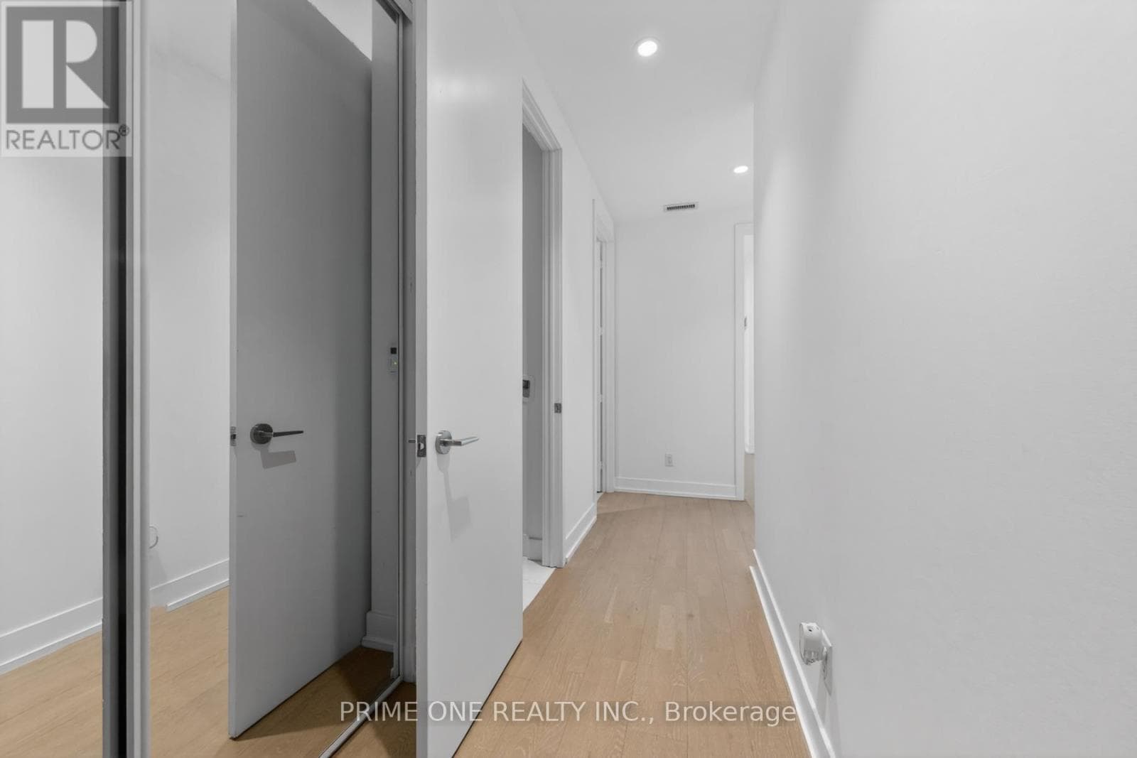 6113 - 7 GRENVILLE STREET, Toronto — photo 4