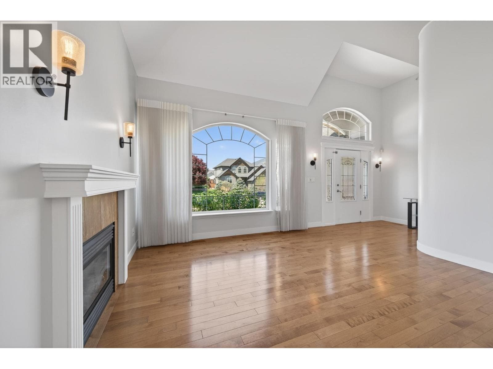8929 GRIZZLY CRESCENT, Interior REALTORS® — photo 2