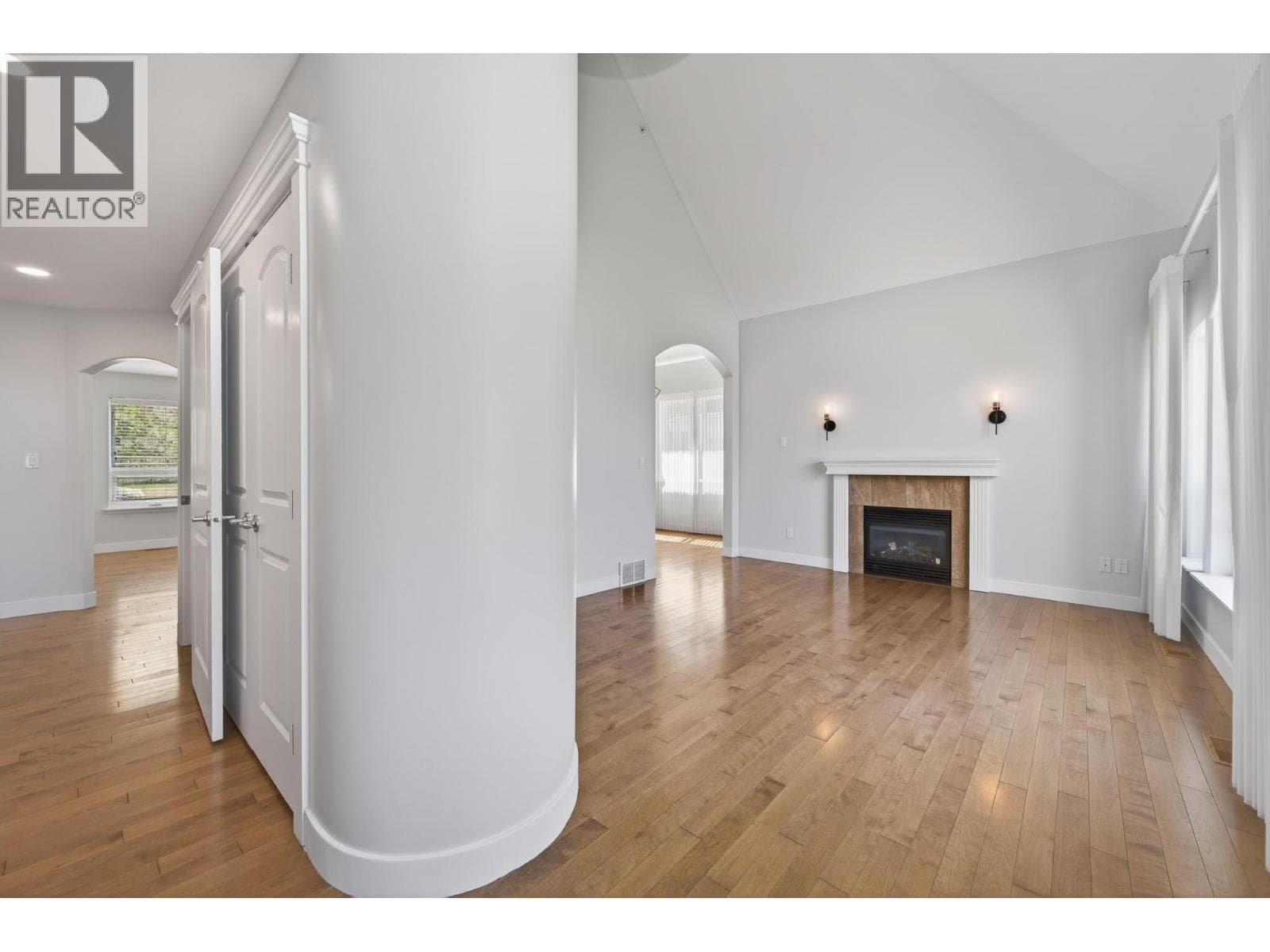 8929 GRIZZLY CRESCENT, Interior REALTORS® — photo 4