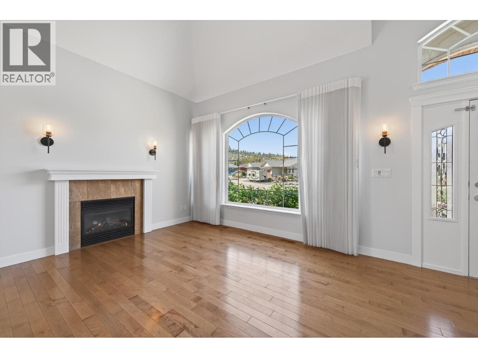 8929 GRIZZLY CRESCENT, Interior REALTORS® — photo 3