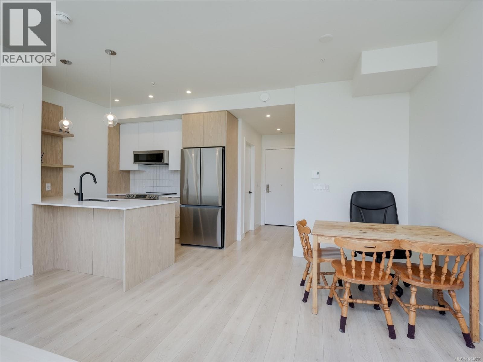 308 1301 Hillside Ave, Victoria — photo 4