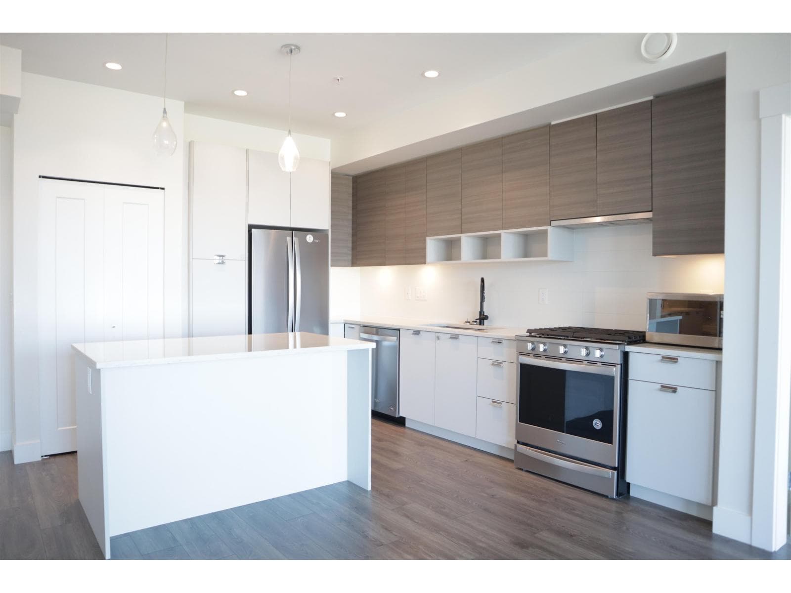 A327 20727 WILLOUGHBY TOWN CENTRE DRIVE, Fraser Valley — photo 4