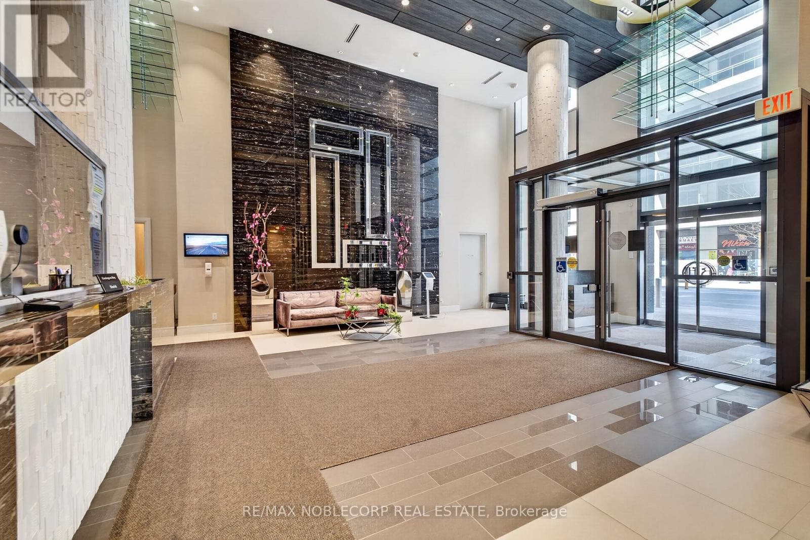 102SE - 9199 YONGE STREET N, Toronto — photo 4