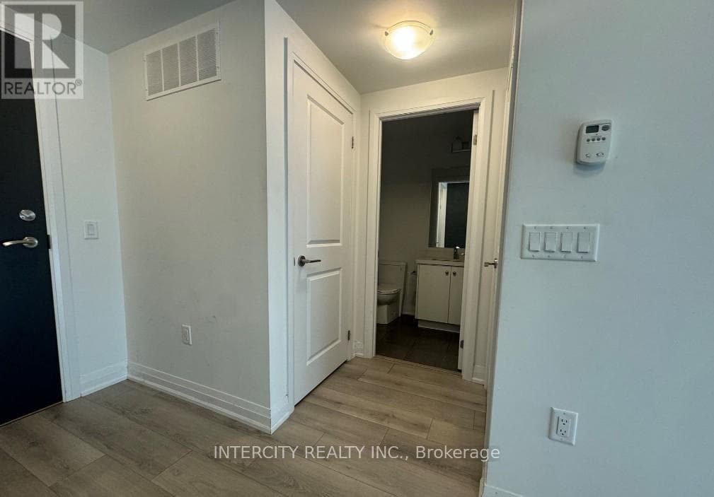 138 - 85 ATTMAR DRIVE, Toronto — photo 2