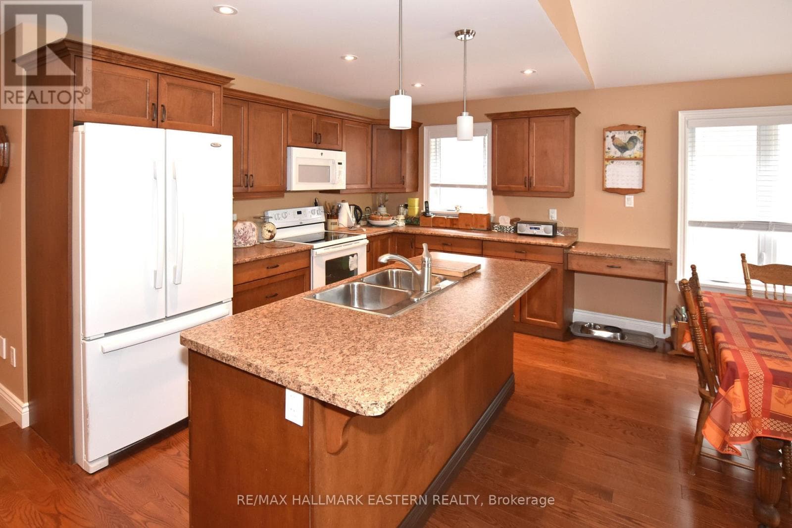 428 RAYMOND STREET, Central Lakes — photo 5