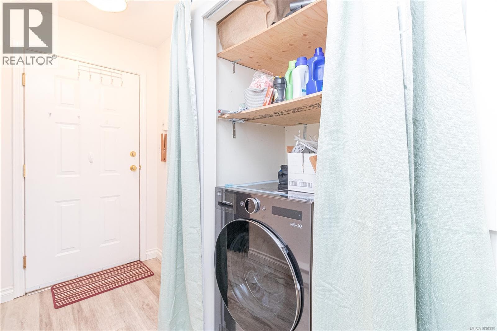 107 873 ESQUIMALT ROAD, Victoria