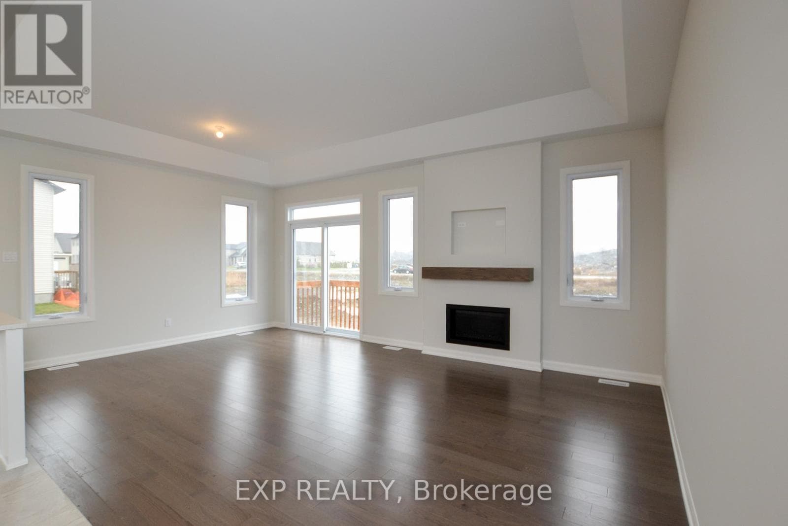 310 TURQUOISE STREET, Ottawa — photo 2
