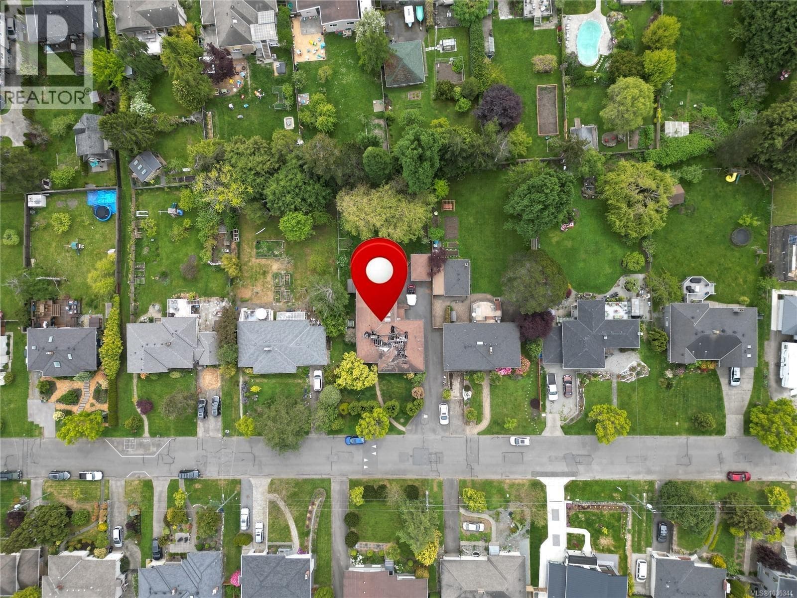 1637 WARREN GARDENS in Rockland