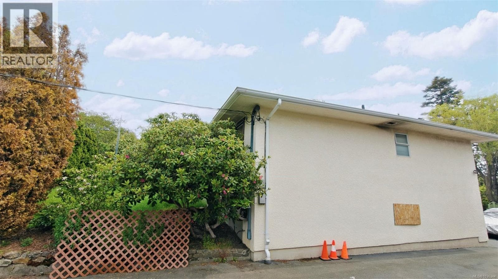 1637 WARREN GARDENS, Victoria — photo 5