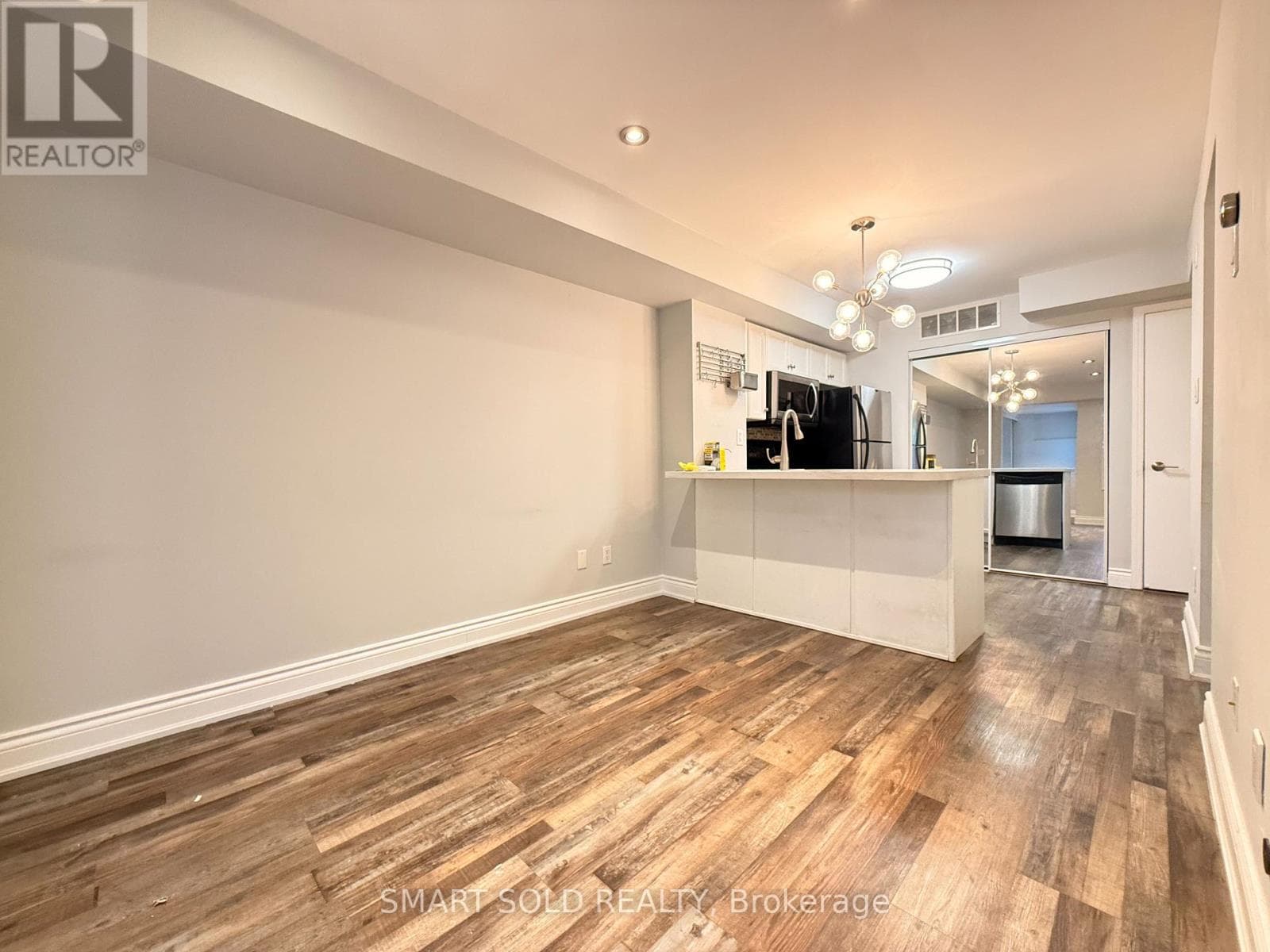 725 - 10 LAIDLAW STREET, Toronto — photo 2