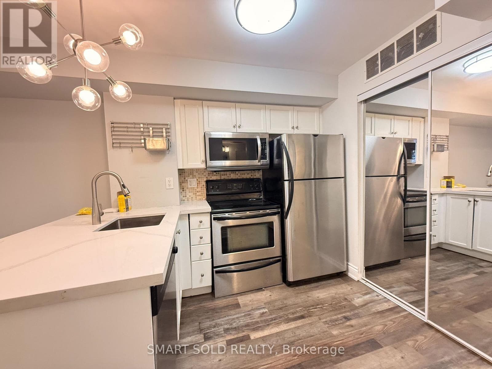 725 - 10 LAIDLAW STREET, Toronto — photo 4