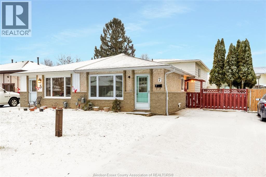 7 SATINWOOD, Windsor — photo 2