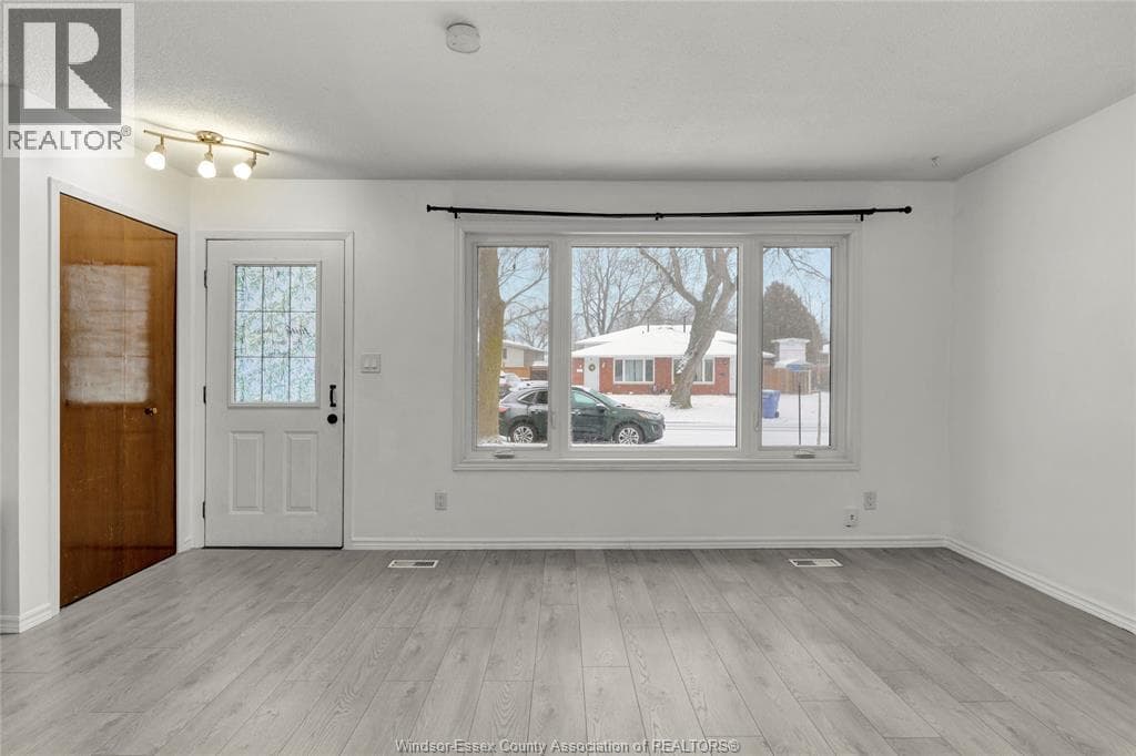7 SATINWOOD, Windsor — photo 4