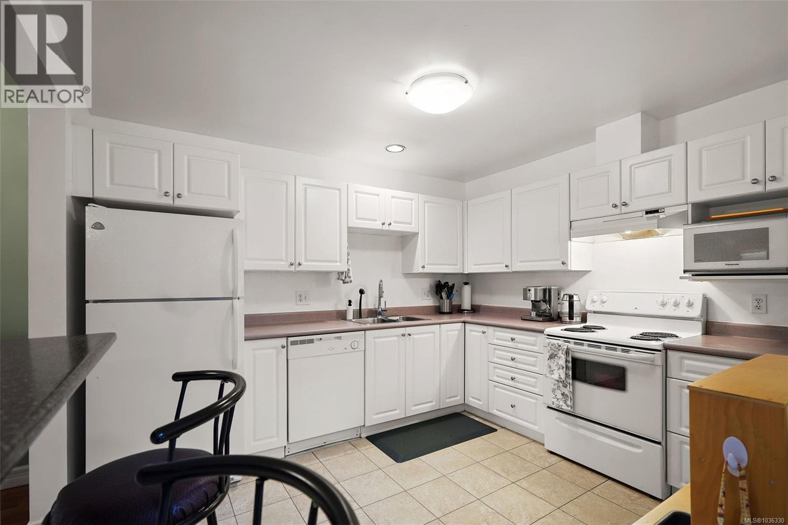 306 3400 Quadra St, Victoria — photo 2