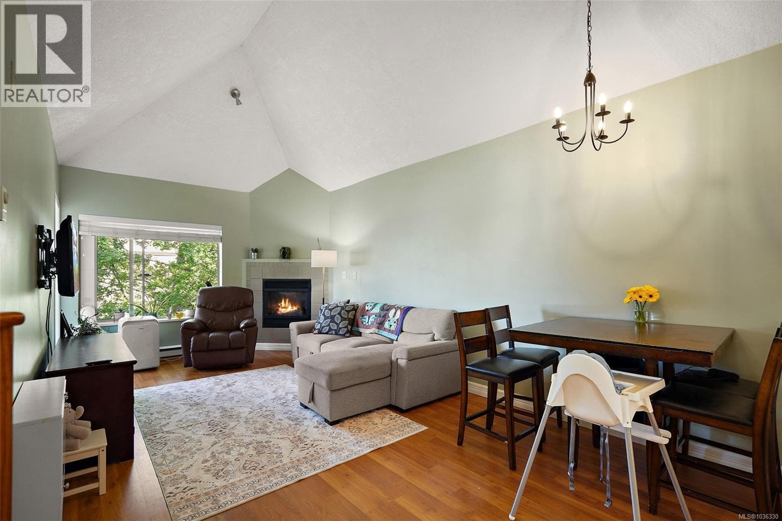 306 3400 Quadra St, Victoria — photo 5