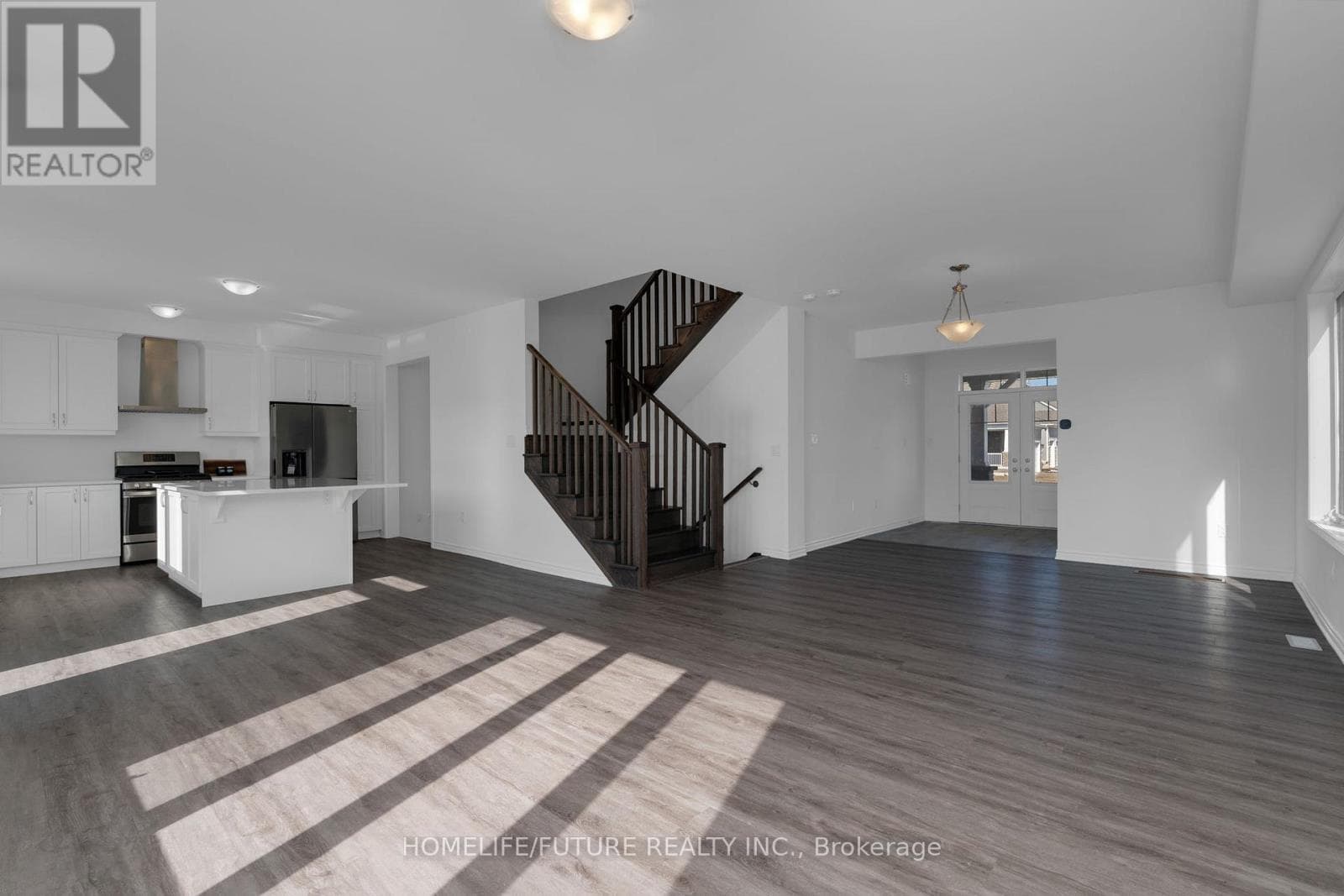 1 DYER CRESCENT, Toronto — photo 4