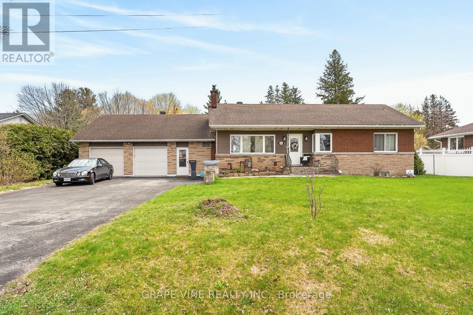 46 MACFARLANE ROAD, Ottawa — photo 2