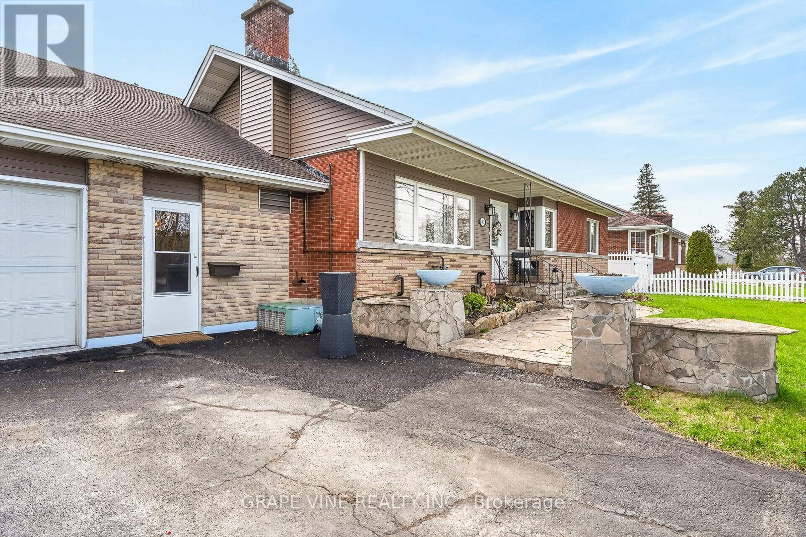 46 MACFARLANE ROAD, Ottawa — photo 3