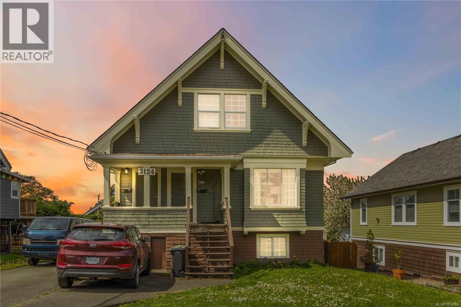 3124 GLASGOW STREET in Hillside/Quadra