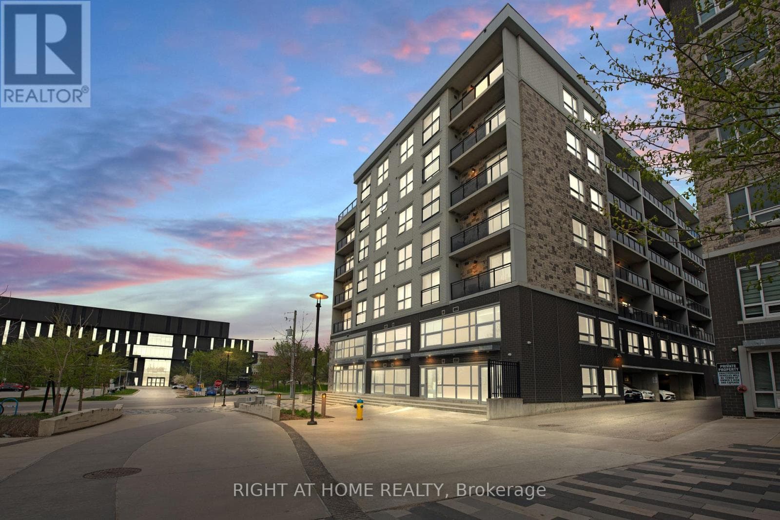 B415 - 275 LARCH STREET in Columbia/Lakeshore