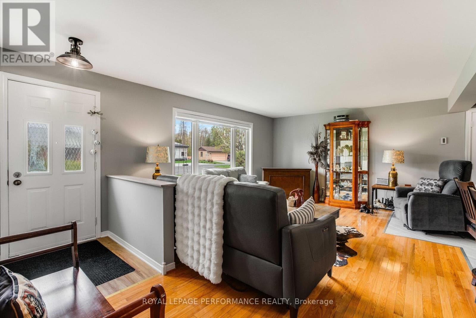 6277 MACRAE COURT, Cornwall — photo 3