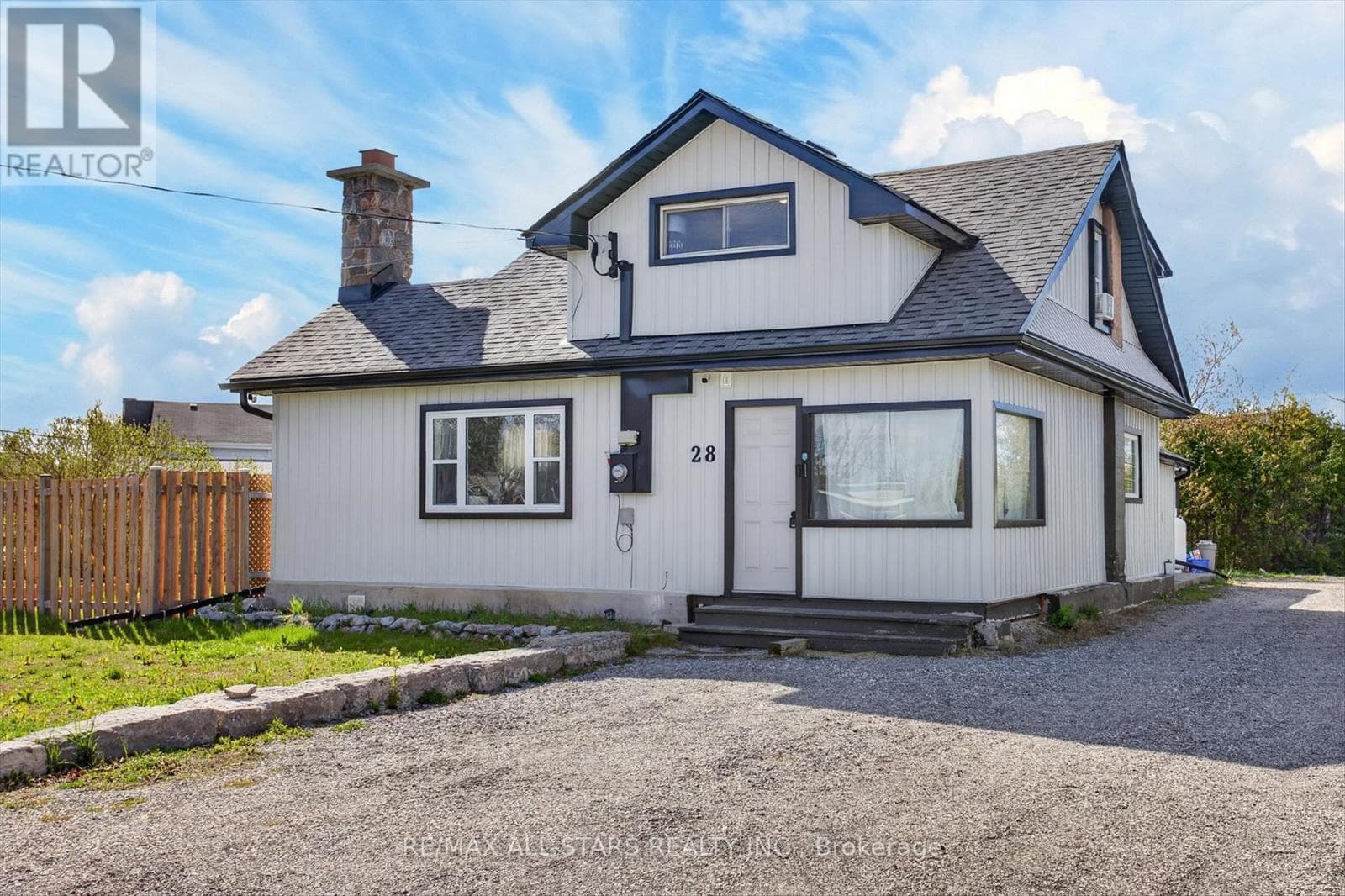 28 PRINCE STREET W, Central Lakes — photo 2