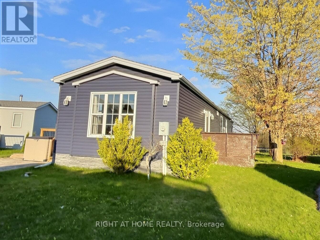 37 SUNRISE CIRCLE, Toronto — photo 2
