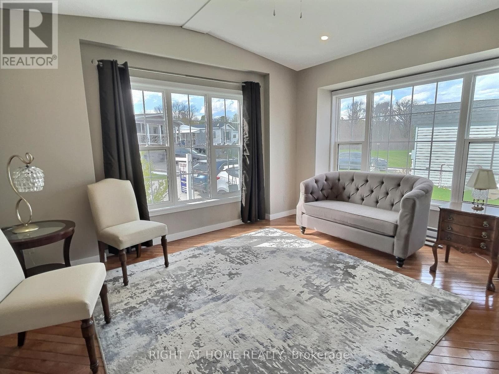 37 SUNRISE CIRCLE, Toronto — photo 4