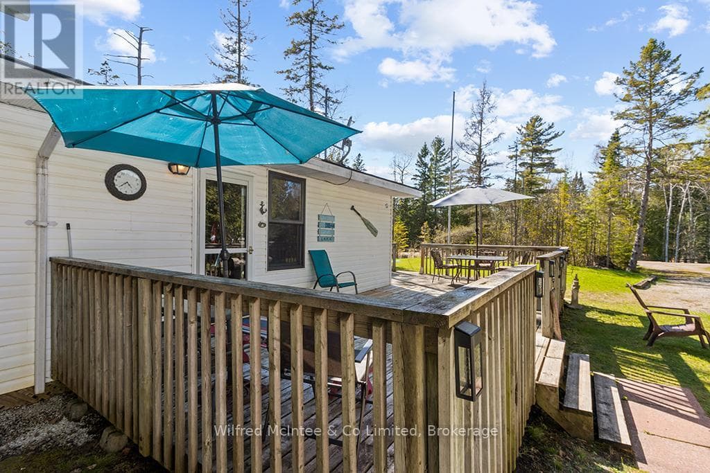26 THOMPSON AVENUE, OnePoint — photo 4