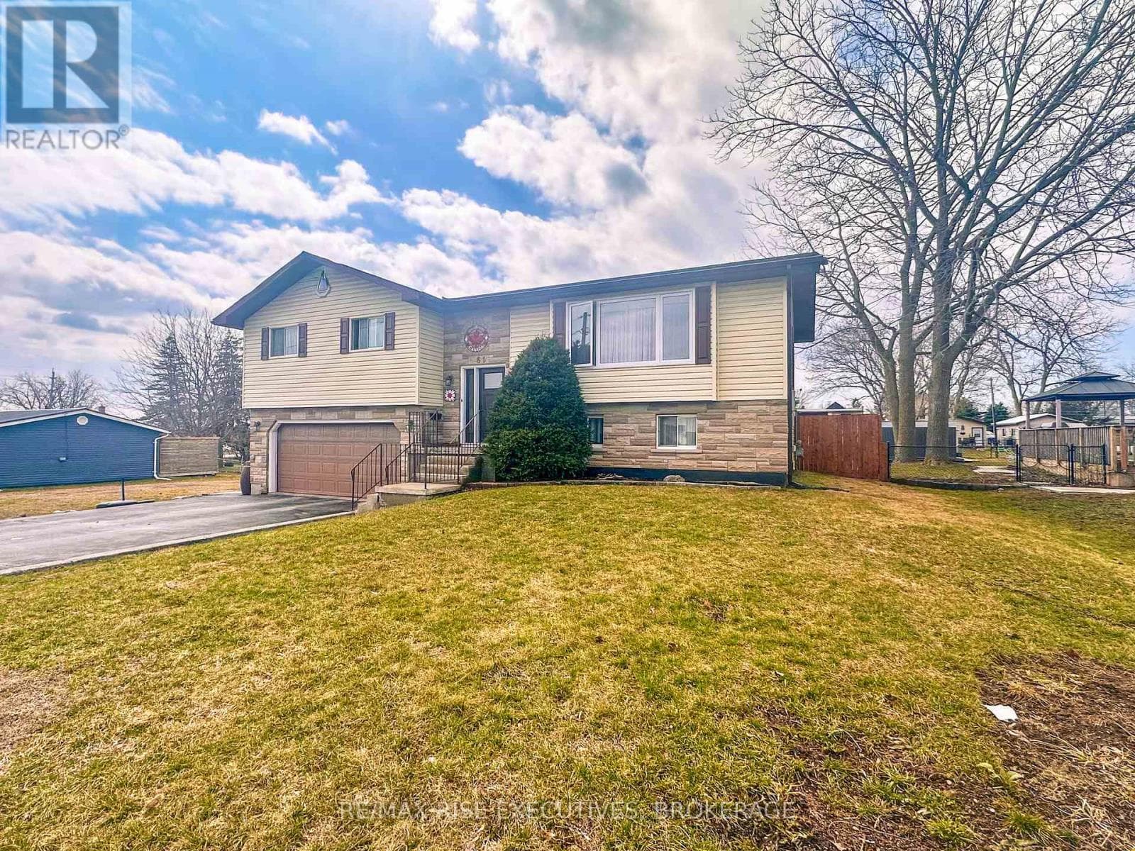 61 BRANT STREET, Kingston — photo 2