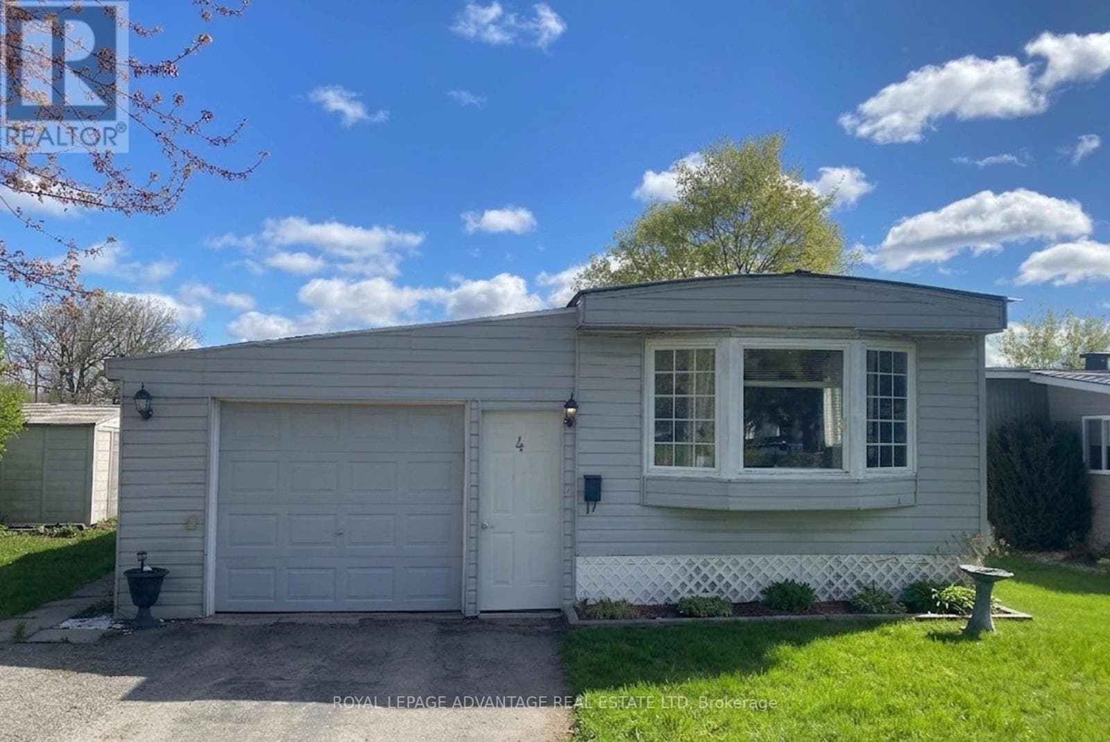4 KAVANAGH DRIVE in 