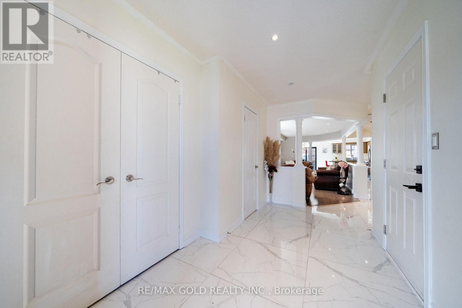 19 SPRING VALLEY COURT, Toronto — photo 5