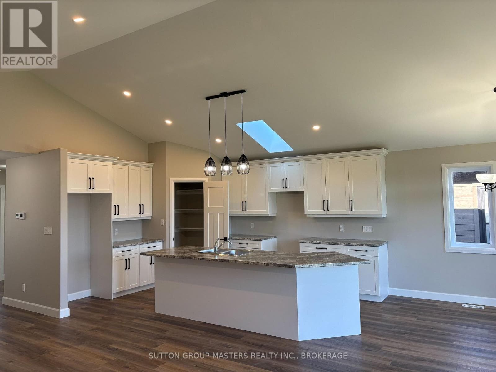 812 WINDERMERE DRIVE, Kingston — photo 2